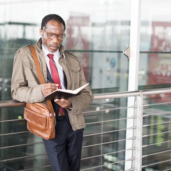 terminal-transport-travel-urban-overcoat-city-conc-2025-02-10-01-22-01-utc-69319060b6597